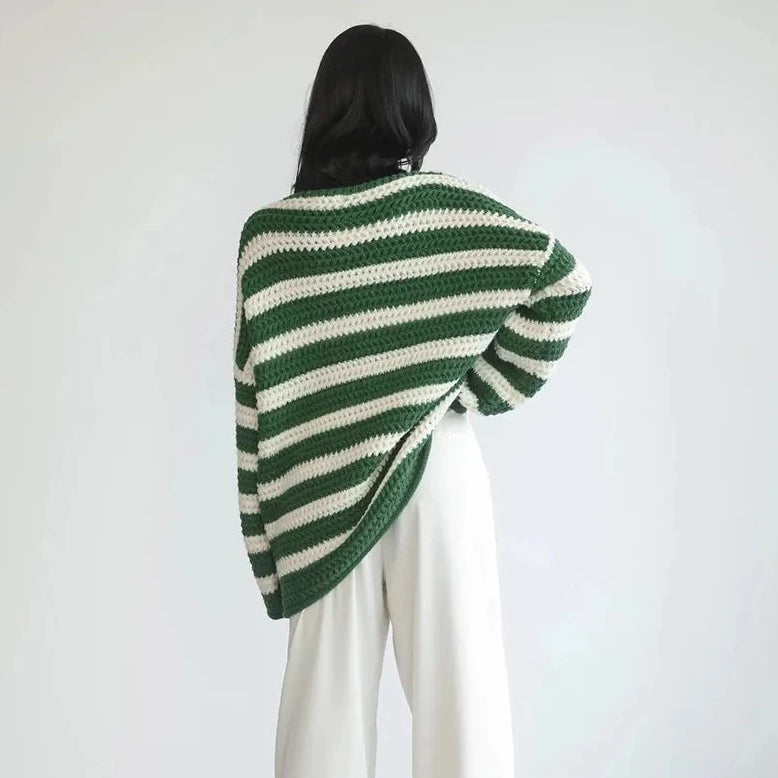 Gestreifter Strickpullover in Übergröße